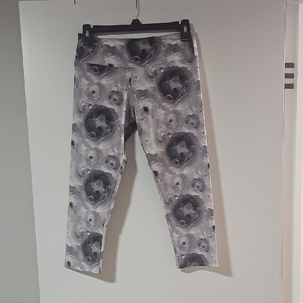 Onzie Black and Gray Floral Leggings